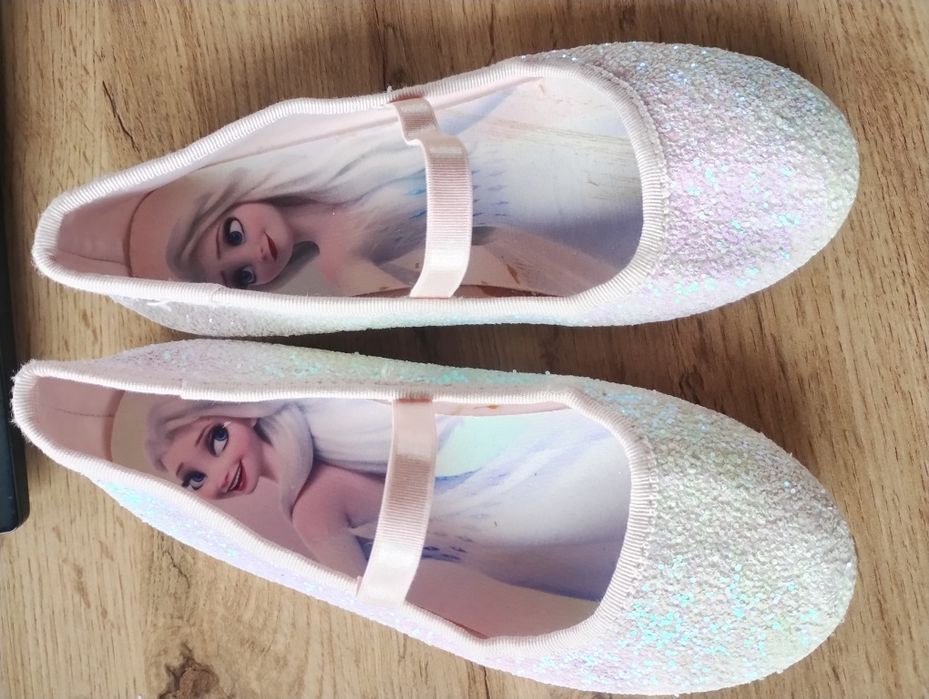 Продавам обувки тип балеринки с брокат на Елза от Замръзналото кралств