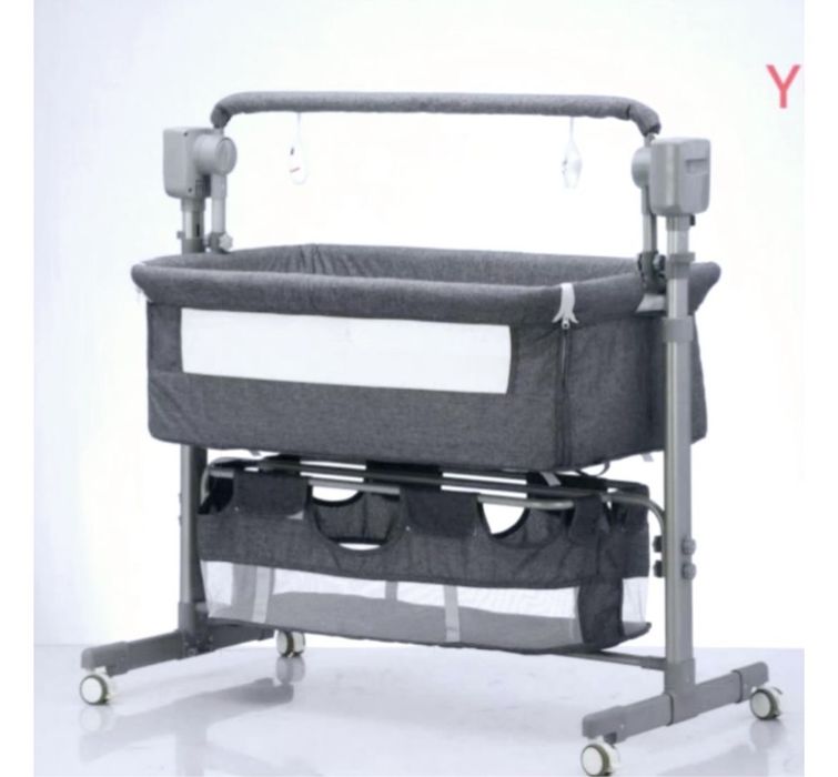 Манеж-кровать на колесиках идеальном состоянии.