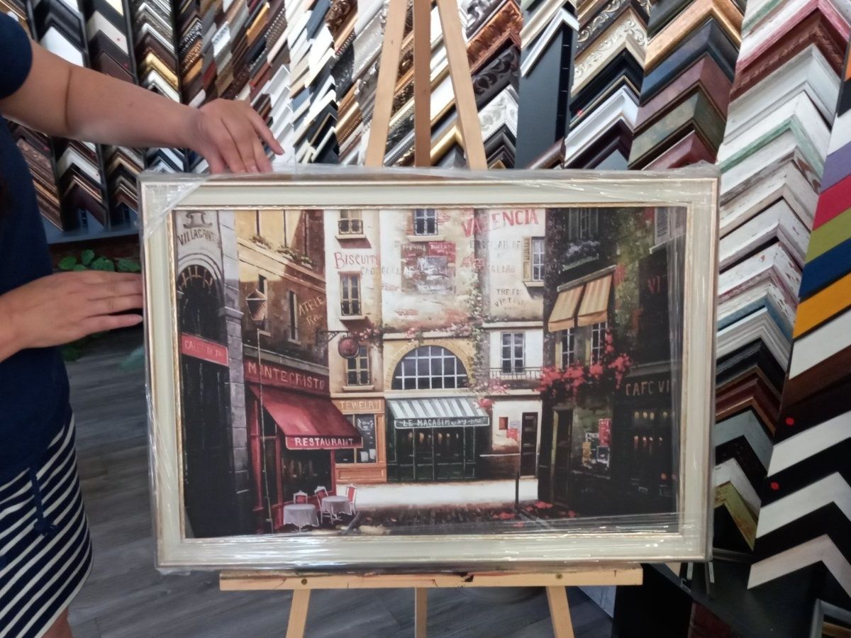 Продавам картина " Улица във Валенсия"