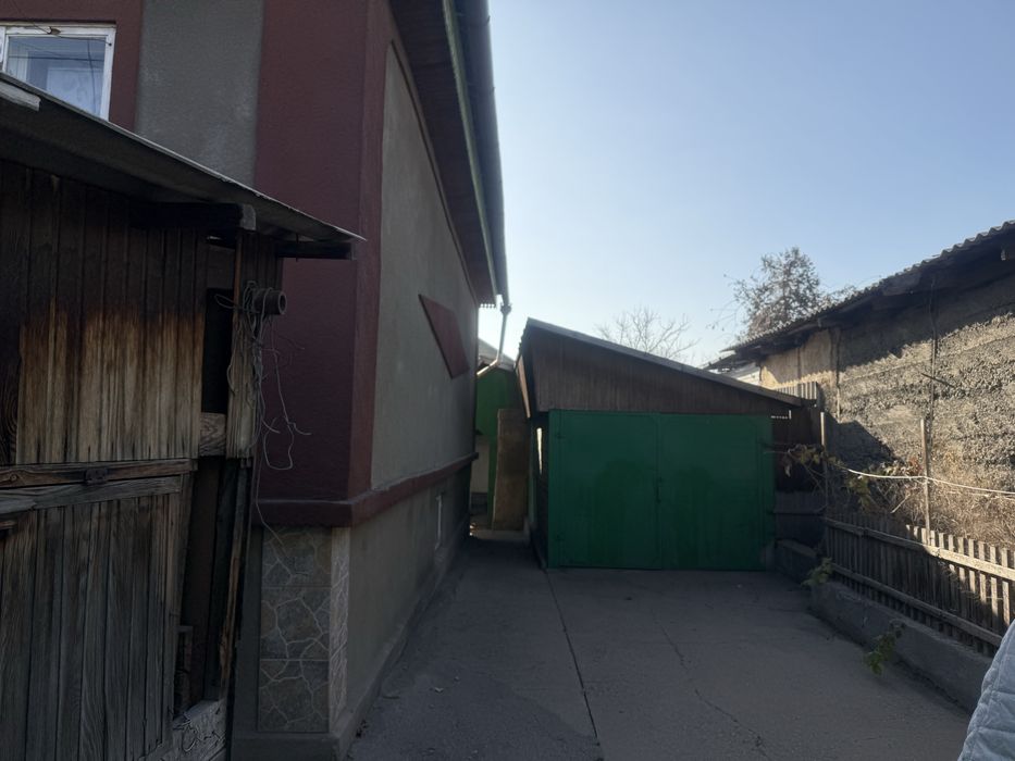 Продам дом в мкр Ожет ,полуподвальный дом