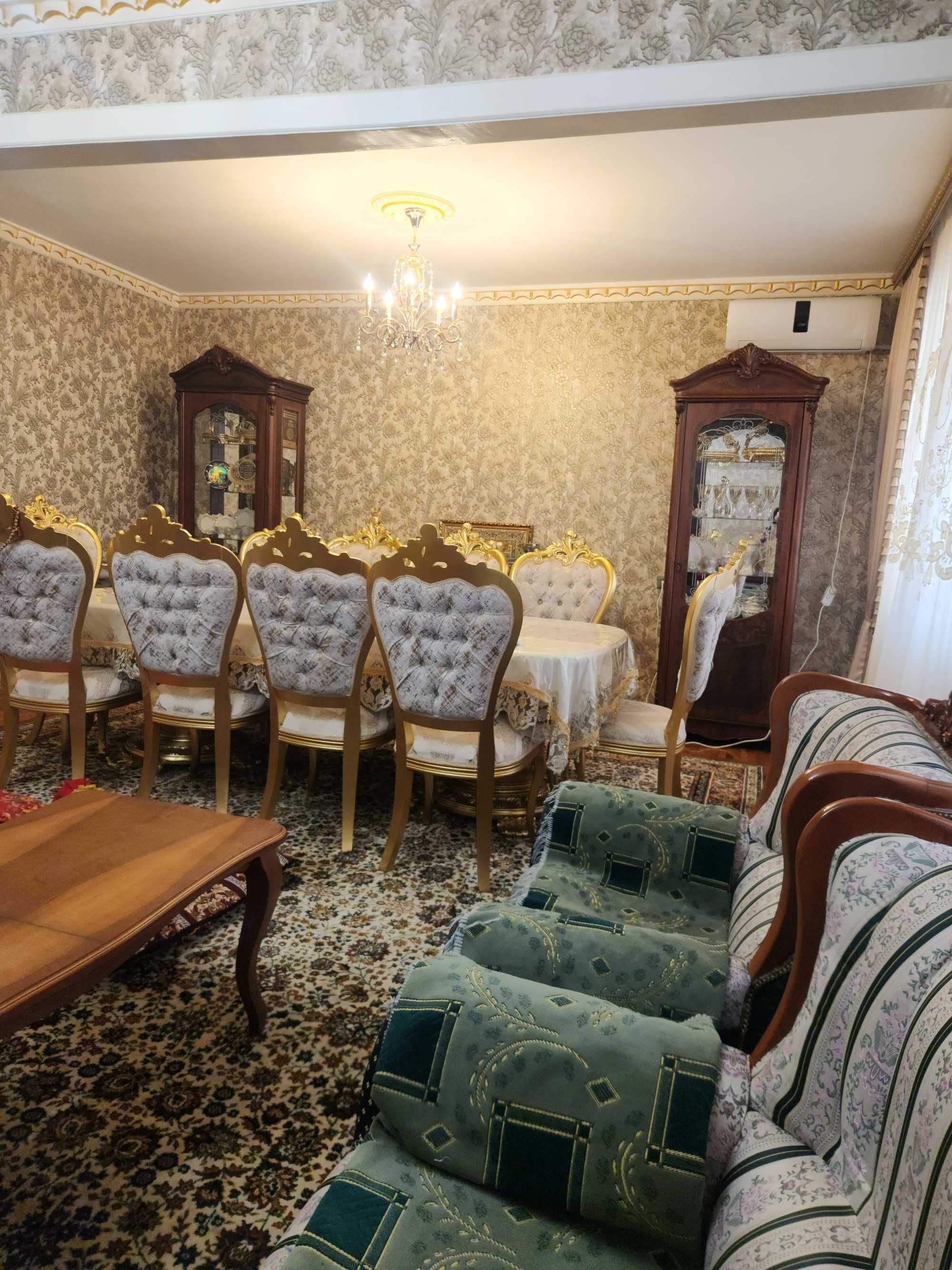 Olmozor tumani Nurafshon 4-Do'm, 4-xonadon, 2-qavat, 150m² sotiladi