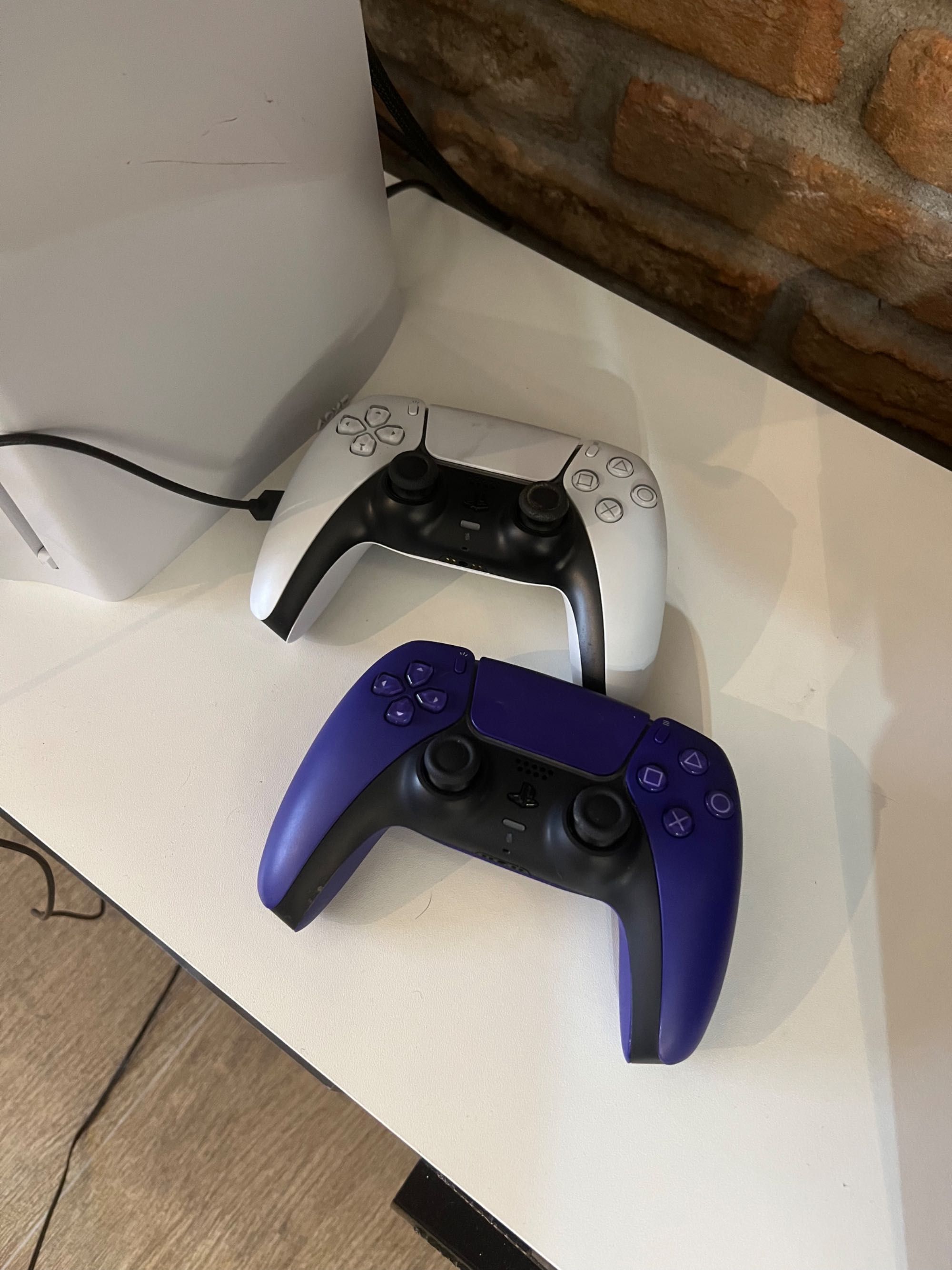 Playstation 5 Slim 1TB + 2 контролера + 15 игри