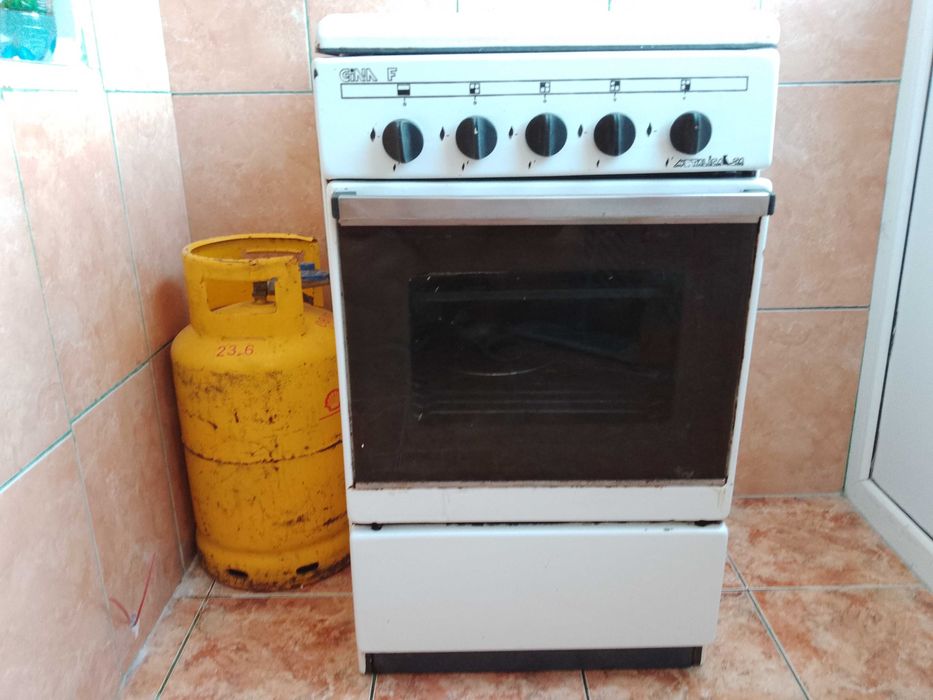 Aragaz Metalica SA pe gaz, cu 4 arzatoare si cuptor - butelie, butelii