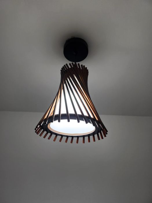 Corp de iluminat 4 bucati cu trei becuri si alte 4 cu un bec