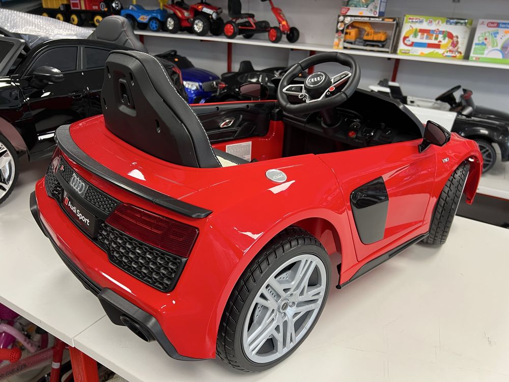Детска акумулаторна кола Audi R8