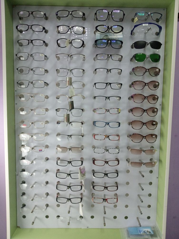 Очки,оправы, солнцезащитные очки , аксессуары,футляры.