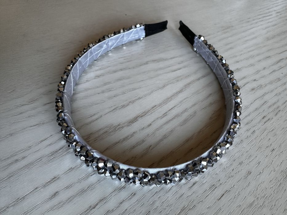 Диадема с мъниста