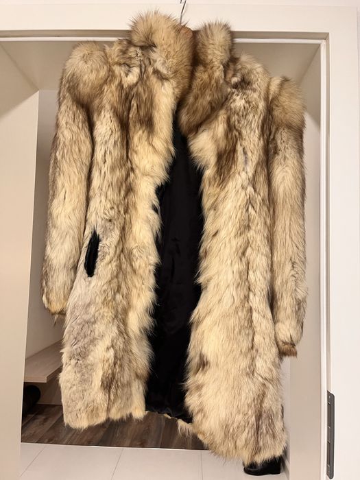Haina din blana de vulpe argintie