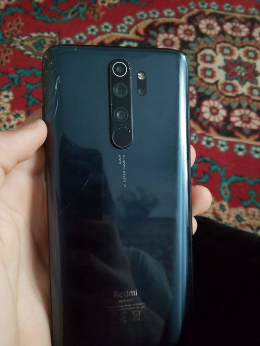 Продам телефон в хорошем состояние есть чуть побочка на задней стороне