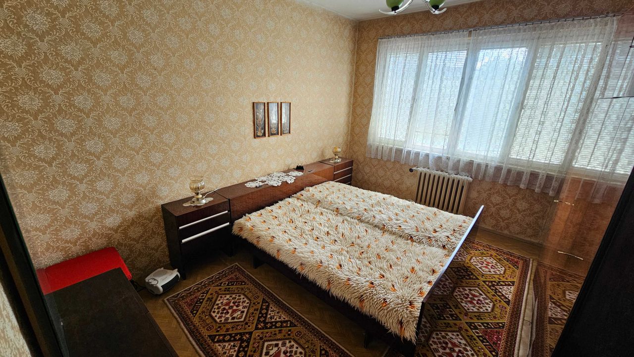 Дава се под наем Двустаен апартамент в Разград, Център - 69 кв.м за 204 € - Снимка #1