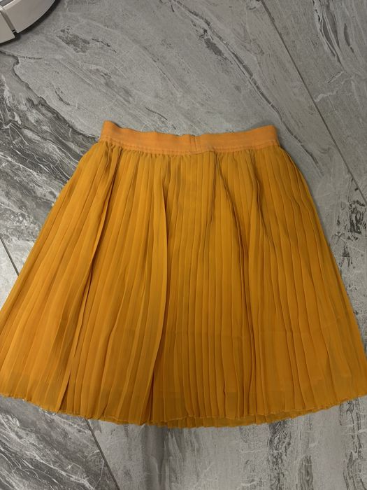 Жълта къса плисирана пола NA-KD