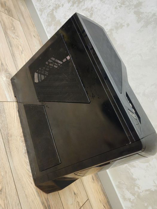 Продаю корпус Nzxt Phantom 410