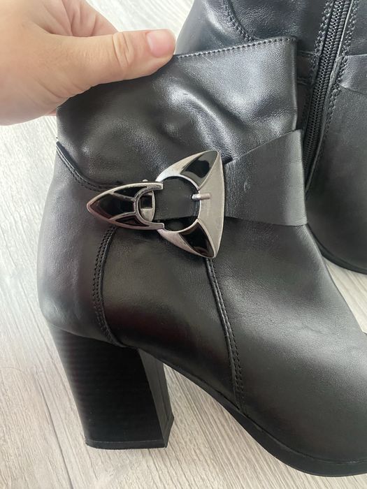 Черни боти на ток 38 като нови