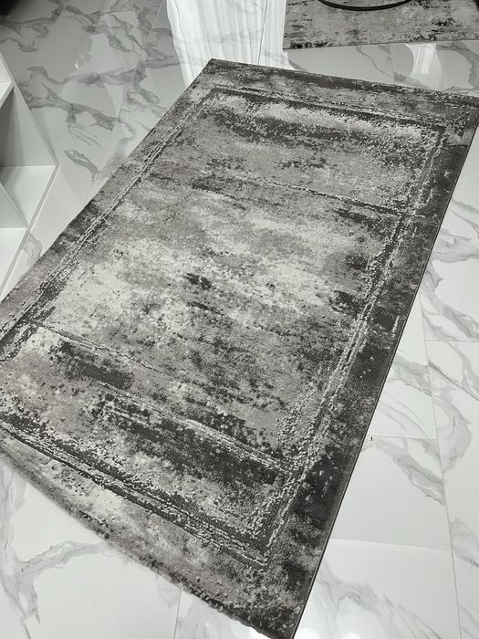 Covor gri, stil modern