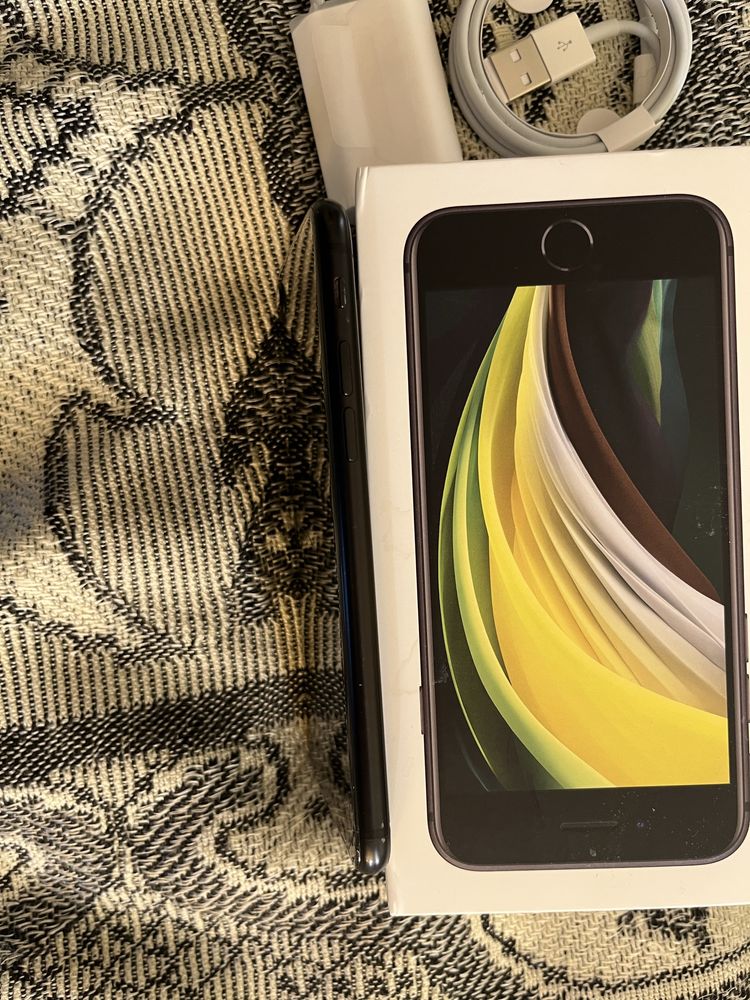 Iphone 2020 128gb с оригинална кутия, ново зарядно и слушалки