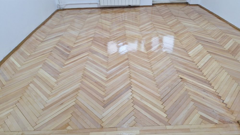 Raschetare parchet Montaj recondiționare șlefuire rașchetare parchet