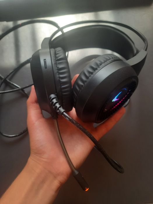 Vand casti de gaming noi