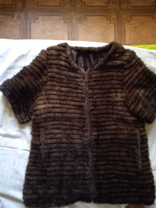 Жилет норковый в хорош состоянии , 46-50 размер ,  5 000 т