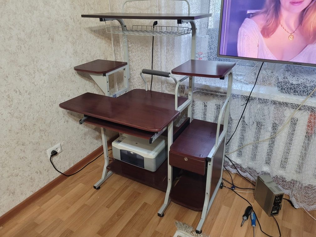 Стол компьютерный