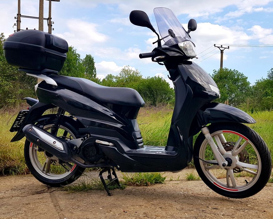 Peugeot tweet  125 13 cp an 12 se poate conduce cu cât b
