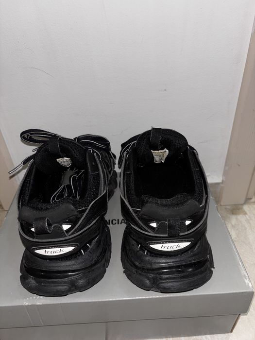 Balenciaga track 40