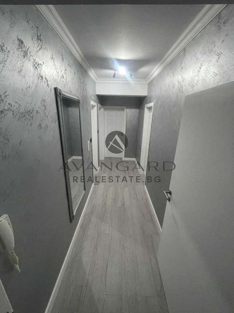 Продава се Тристаен апартамент в Пловдив, Кючук Париж - 101 кв.м за 1981 €/кв.м - Снимка #5
