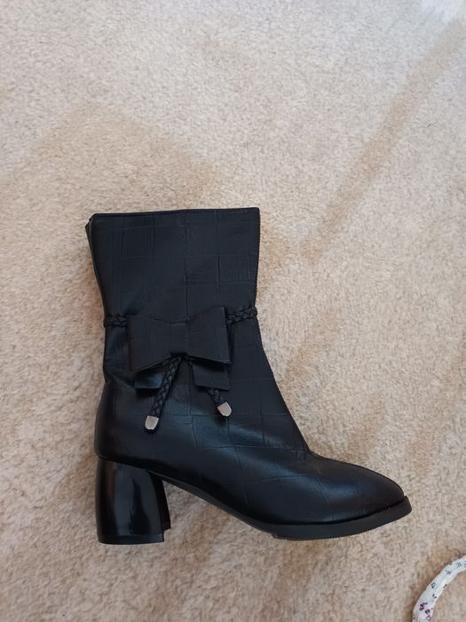 Дамски ботуши изкуствена кожа черни.