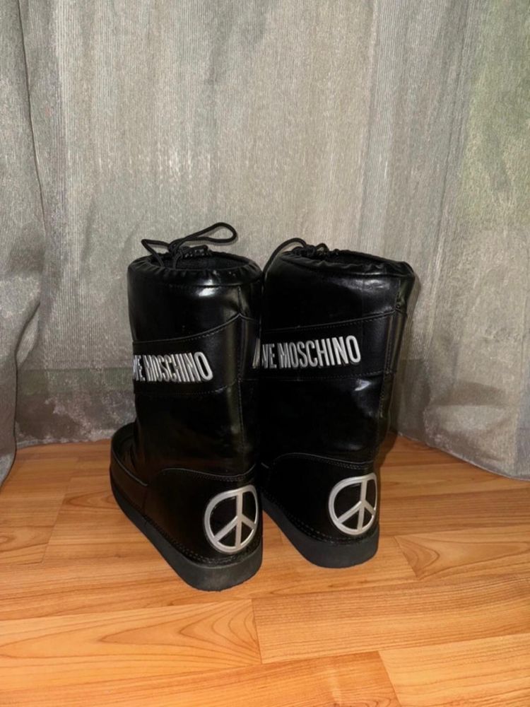 Vand Moon boots Love Moschino