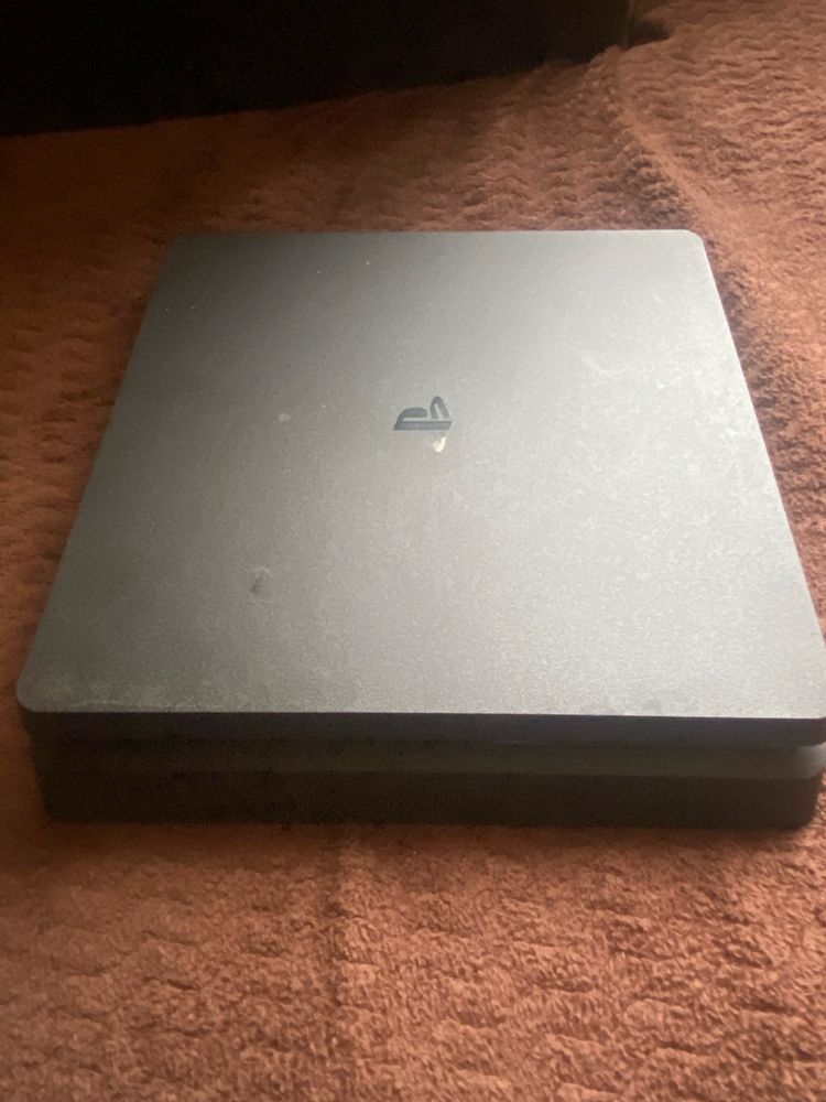 Pleystation 4 slim 1 TB