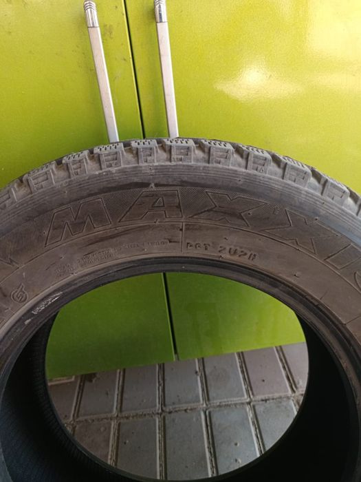 Продам зимние колеса 215/65/16