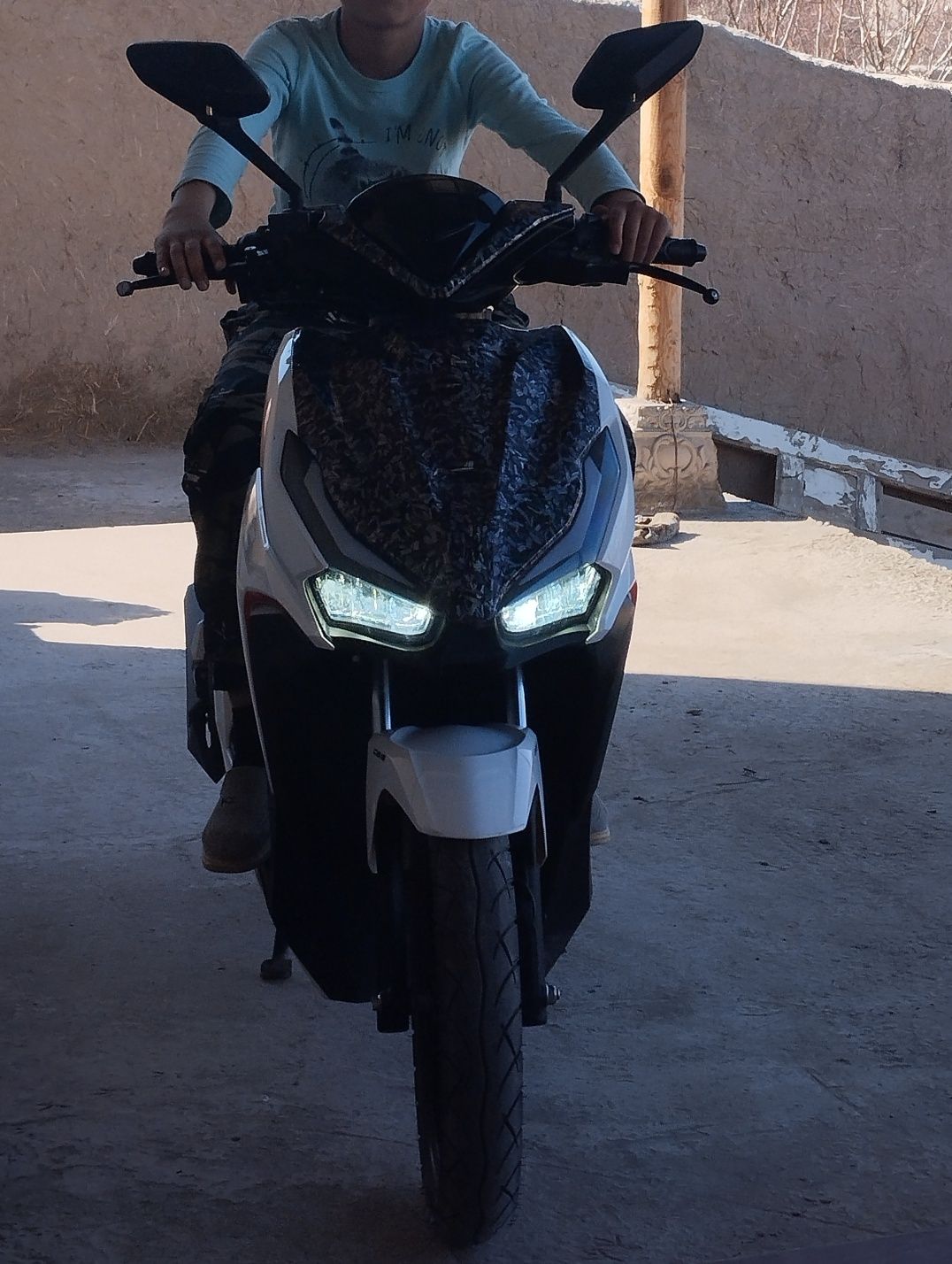 Skuter sotiladi  s2