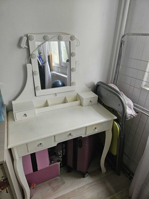 Măsuță machiaj domnișoară