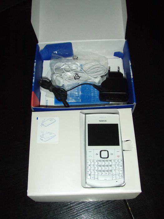 Nokia X2-01, functional in orice retea,  nou la cutie cu accesorii