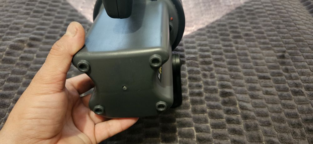 Lanterna puternică cu acumulator incorporat