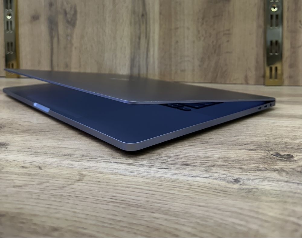 Macbook Pro 16inch 32/512GB 2020 год