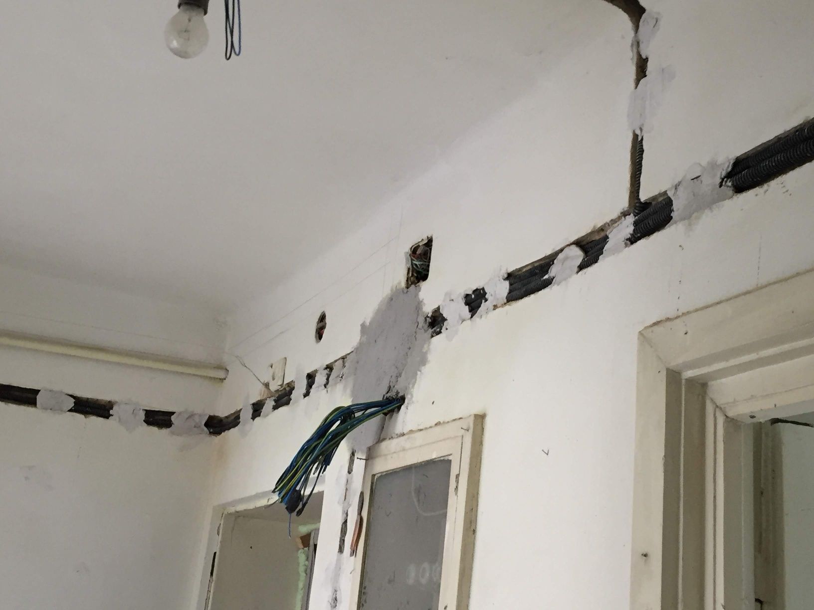 Electrician cu experiență