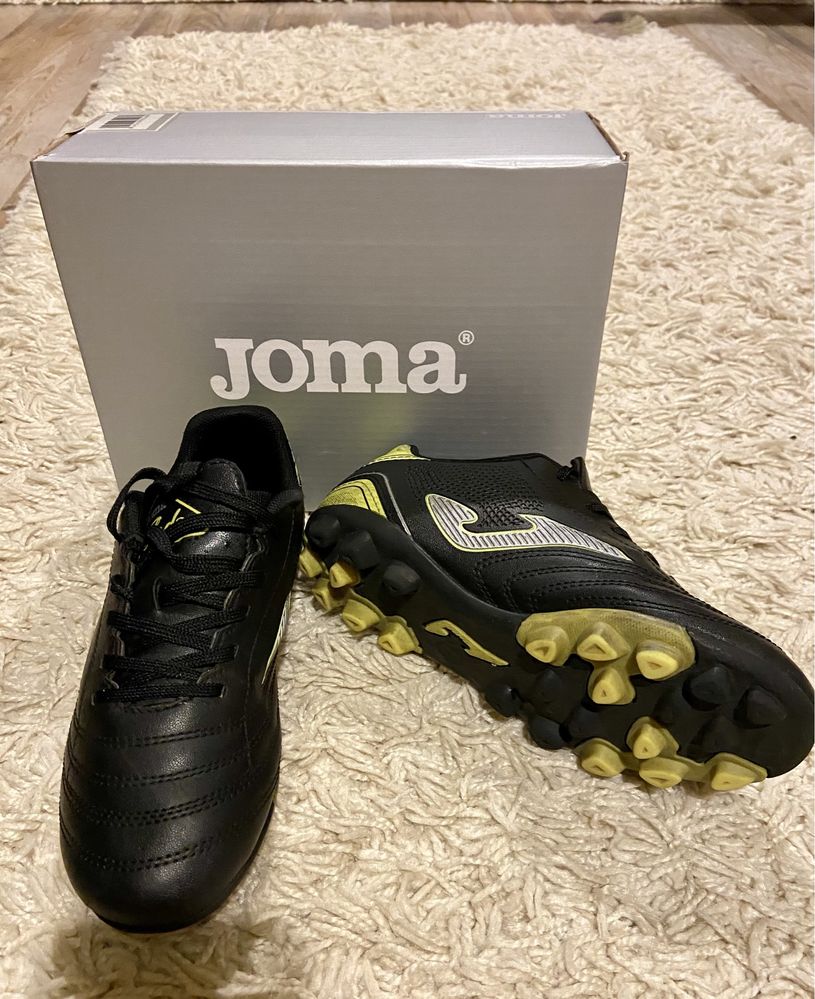 Joma, marime 33, ghete de fotbal pentru copii