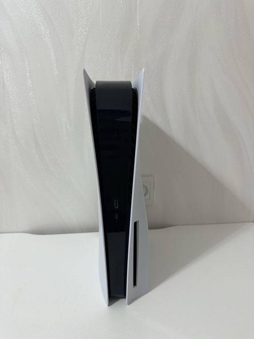 PlayStation5 диски и зарядное станция для джостиков