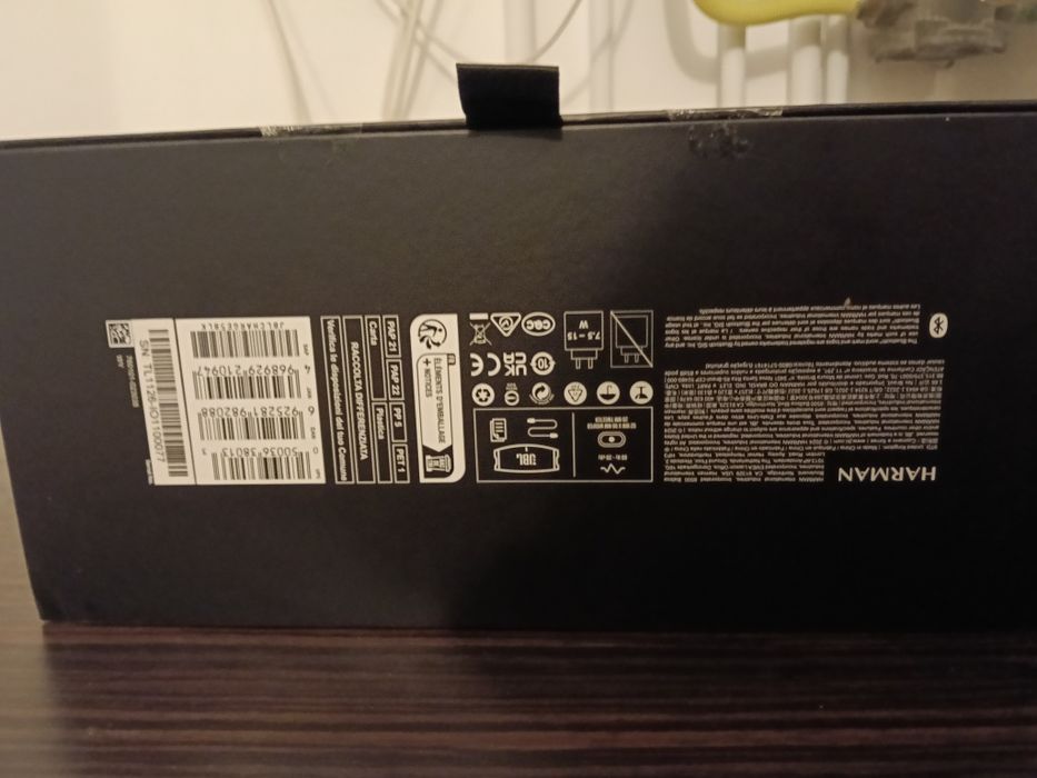 Vând boxă JBL Charge 5 folosită puțin