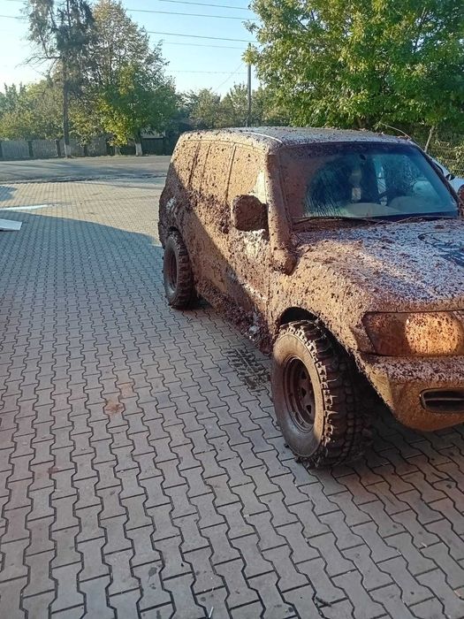 Vind Mitsubishi pajero cu mici probleme estetice și mecanice asigurare