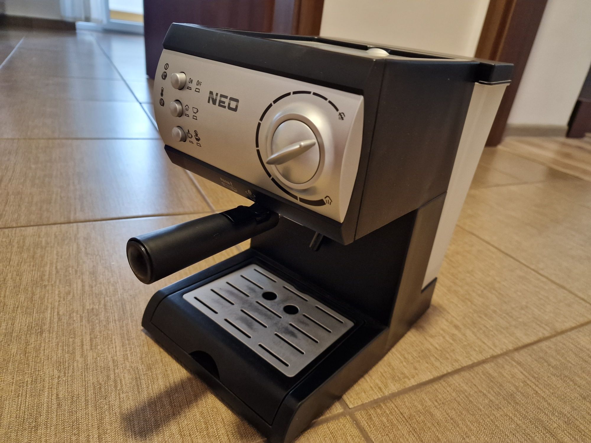 Espressor Neo - Aparat cafea

Putere

1050 W


15 bari