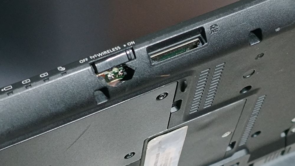 Fujitsu T902 laptop-tableta incomplet