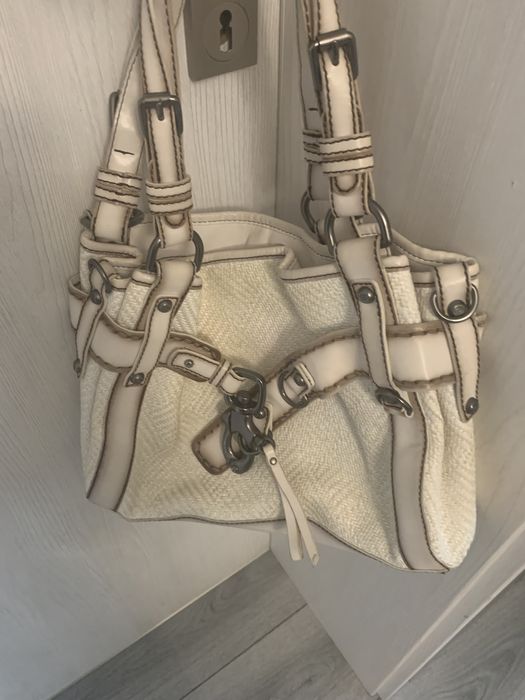 Чантu  Michael  Kors-150лв.Бяла-45лв. Coccinelle-120лв.