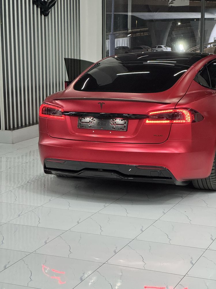 Tesla S. Plaid 2021