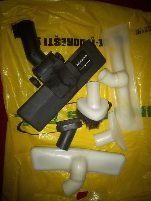 Vand accesorii pentru aspirator