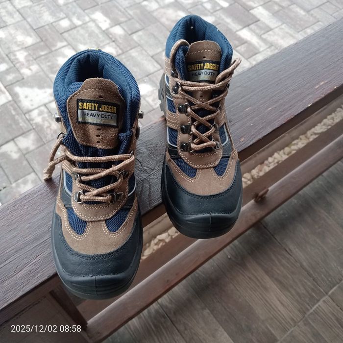 Vând ghete Safety Jogger Nr 39