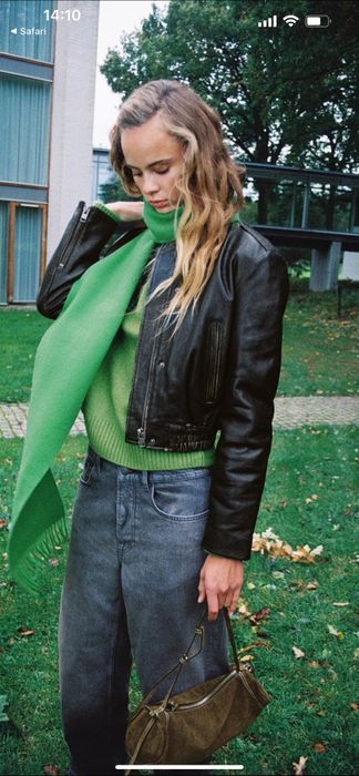 Кожено яке с висока яка и дълъг ръкав