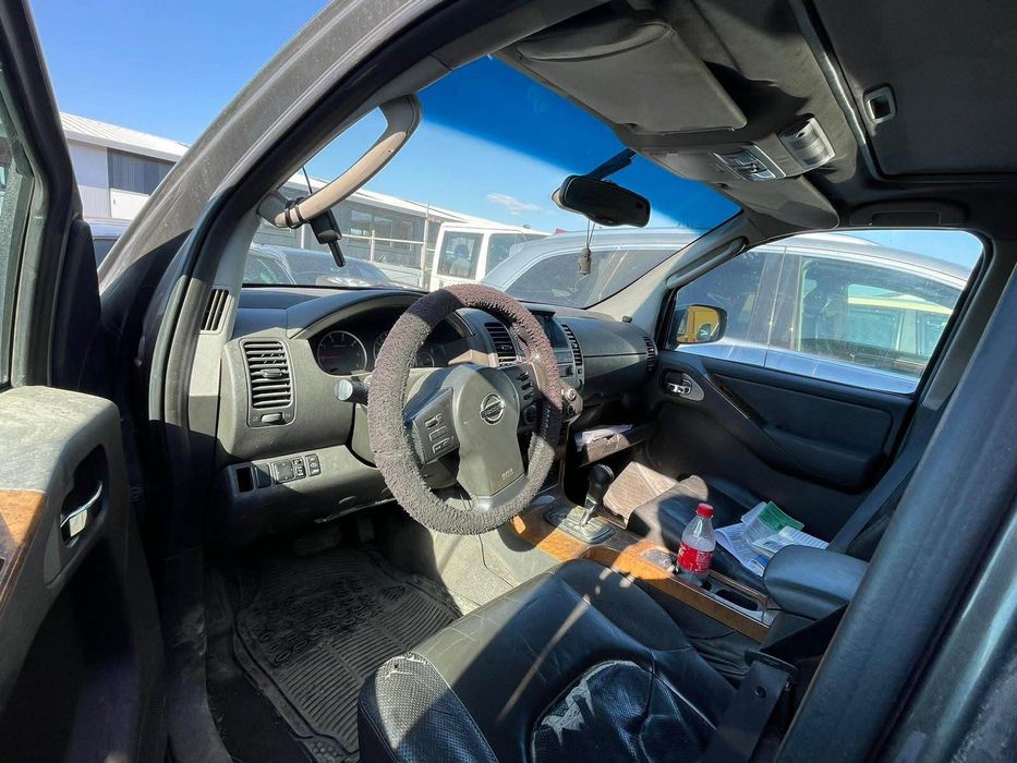 Vând Nissan pathfinder și tractor