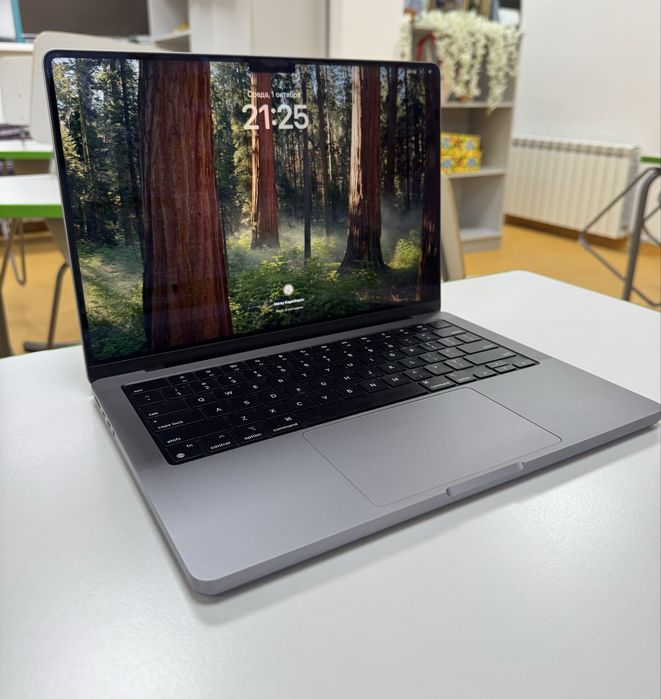 MacBook Pro 14” (M3, 8/512) | Покупка 2024 года, отличное состояние