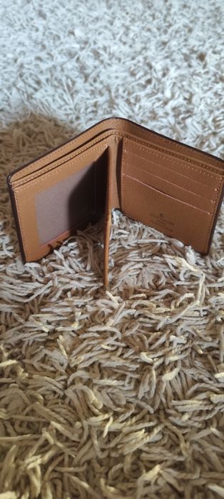 Портфейл Louis Vuitton с кутия и сертификат.